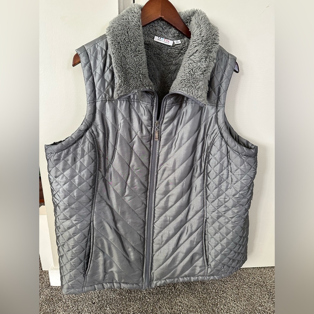 Denim & Co gray quilted puffer vest for women